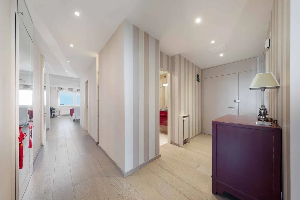 Appartement rénové de 5.5 pièces avec vue panoramique sur le lac et les montagnes