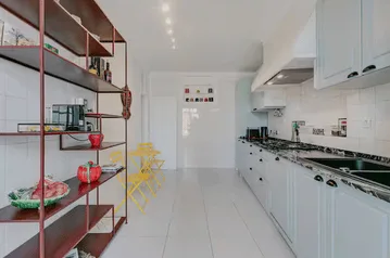 Lisbonne - Elegant Triplex de 8 Pièces à Junqueira Alcântara – photo 12 sur 22