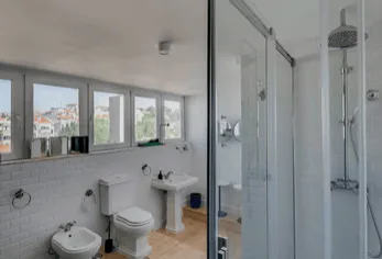 Lisbonne - Elegant Triplex de 8 Pièces à Junqueira Alcântara – photo 13 sur 22