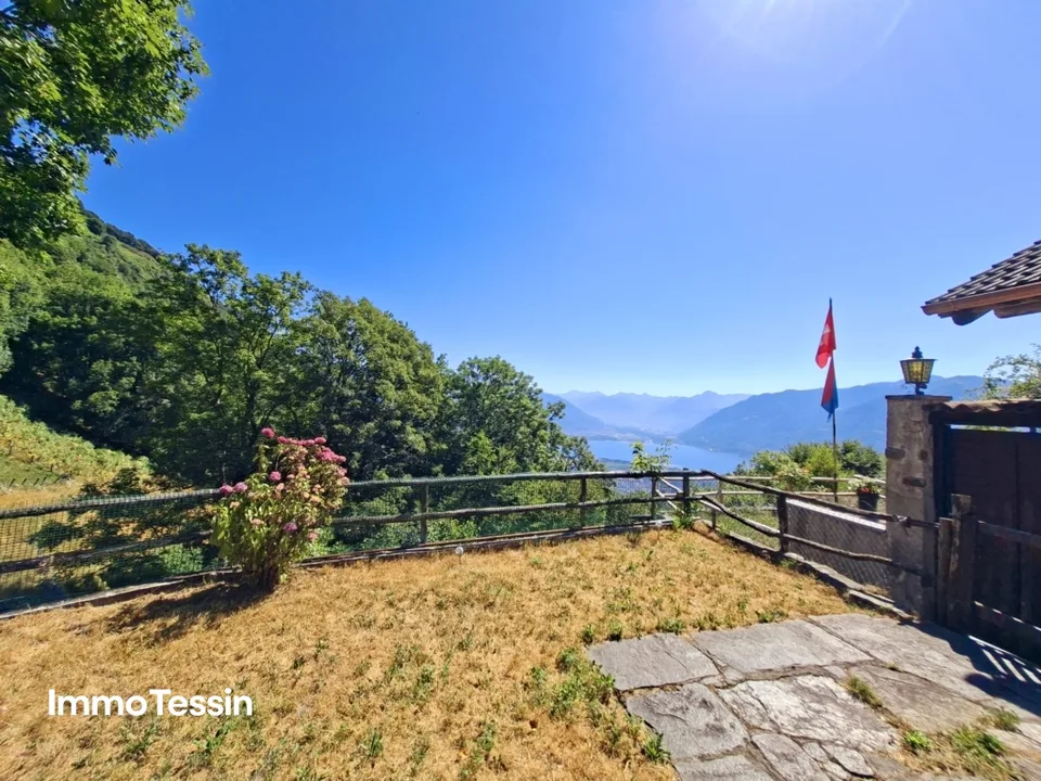 OCCASIONE: Delizioso Rustico con vista panoramica unica sul lago, in un luogo di tranquillità sopra il Lago Maggiore