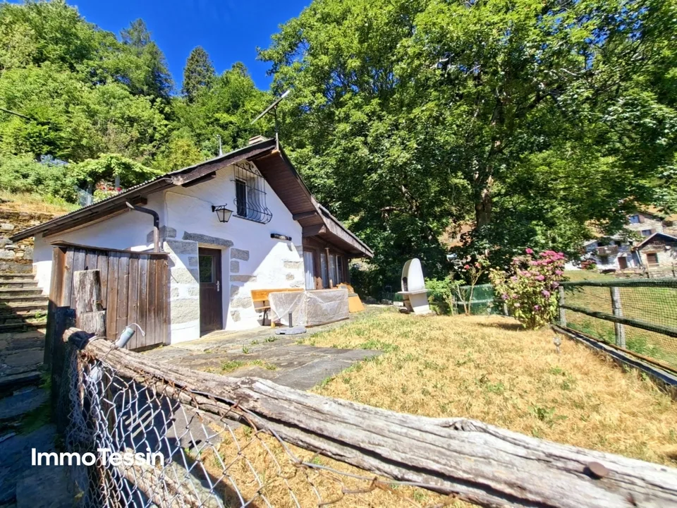 OCCASIONE: Delizioso Rustico con vista panoramica unica sul lago, in un luogo di tranquillità sopra il Lago Maggiore