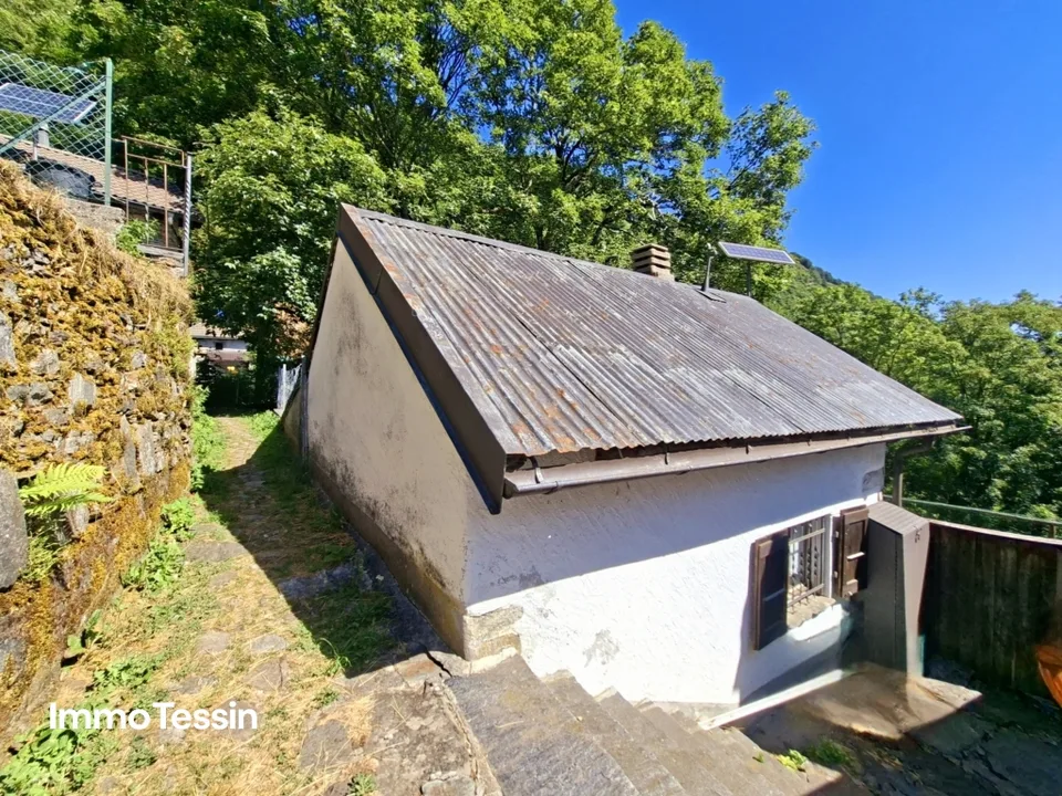 OCCASIONE: Delizioso Rustico con vista panoramica unica sul lago, in un luogo di tranquillità sopra il Lago Maggiore