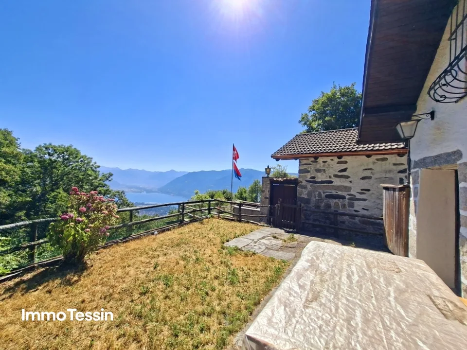 OCCASIONE: Delizioso Rustico con vista panoramica unica sul lago, in un luogo di tranquillità sopra il Lago Maggiore