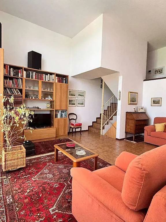Villa 4.5 pièces avec jardin privé à Seseglio, calme et central