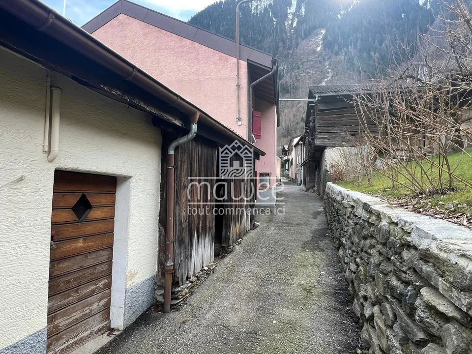 Grange historique à transformer - centre du Brocard (Martigny-Croix)