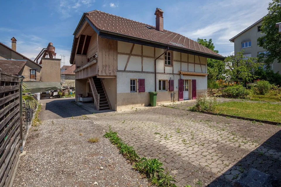 Stöckli mit 2 Wohnungen und grossem Garten