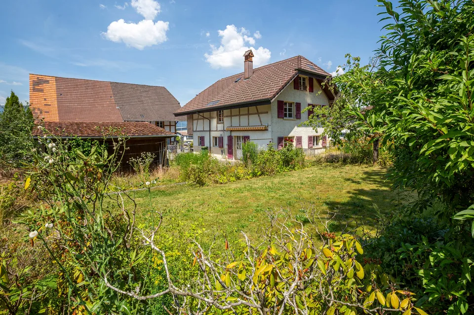 Stöckli mit 2 Wohnungen und grossem Garten