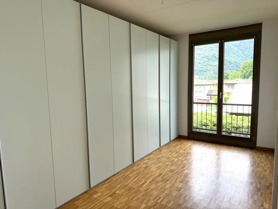 Schönes Haus mit 7 Räumen, Veranda und Terrasse mit Aussicht – Foto 16 von 18