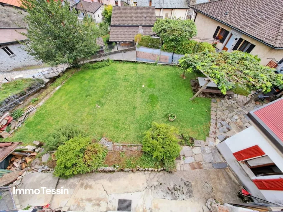 Charmantes Tessiner Haus mit grossem Garten, Grottino & Panoramablick in die Tessiner Bergwelt