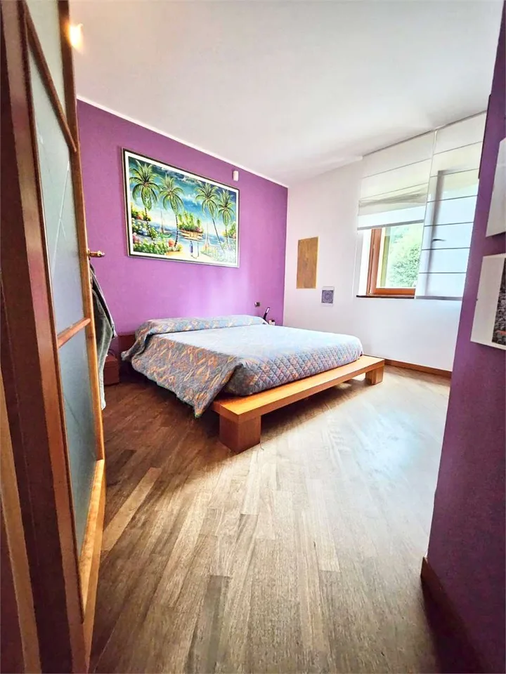 Villa molto curata in posizione tranquilla e soleggiata con bel terren – foto 8 di 13