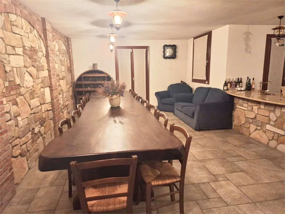 Villa molto curata in posizione tranquilla e soleggiata con bel terren – foto 12 di 13