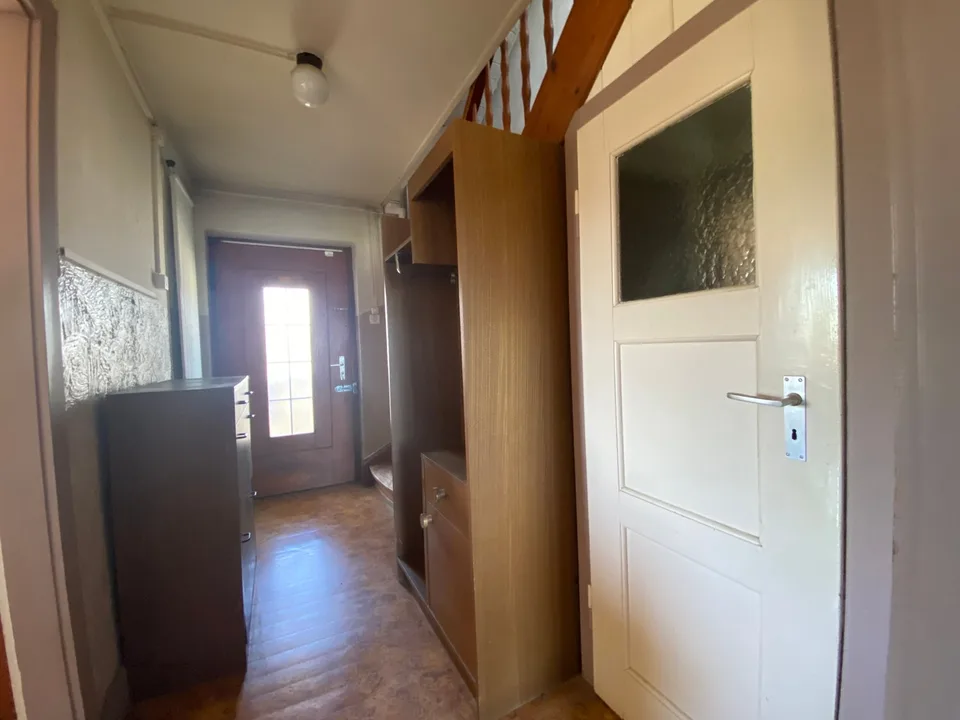 House, Alle - 395000