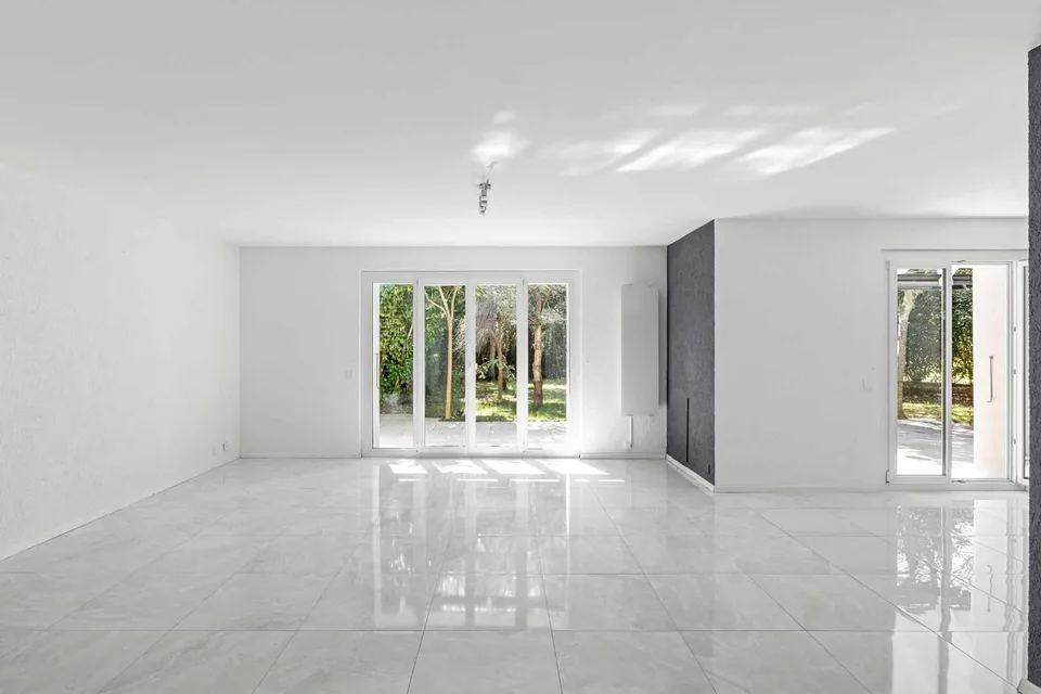 Villa jumelle rénovée avec studio d'appoint dans un environnement résidentiel privilégié à Commugny – Foto 28 von 34