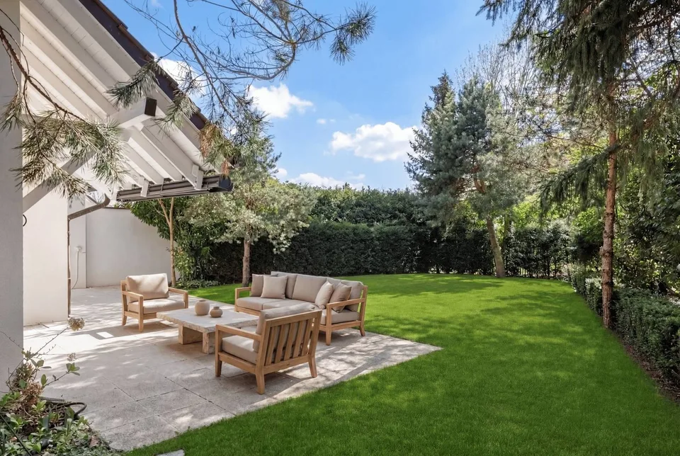 Elégante villa rénovée avec grand jardin à l'abri des regards et studio privé à Commugny