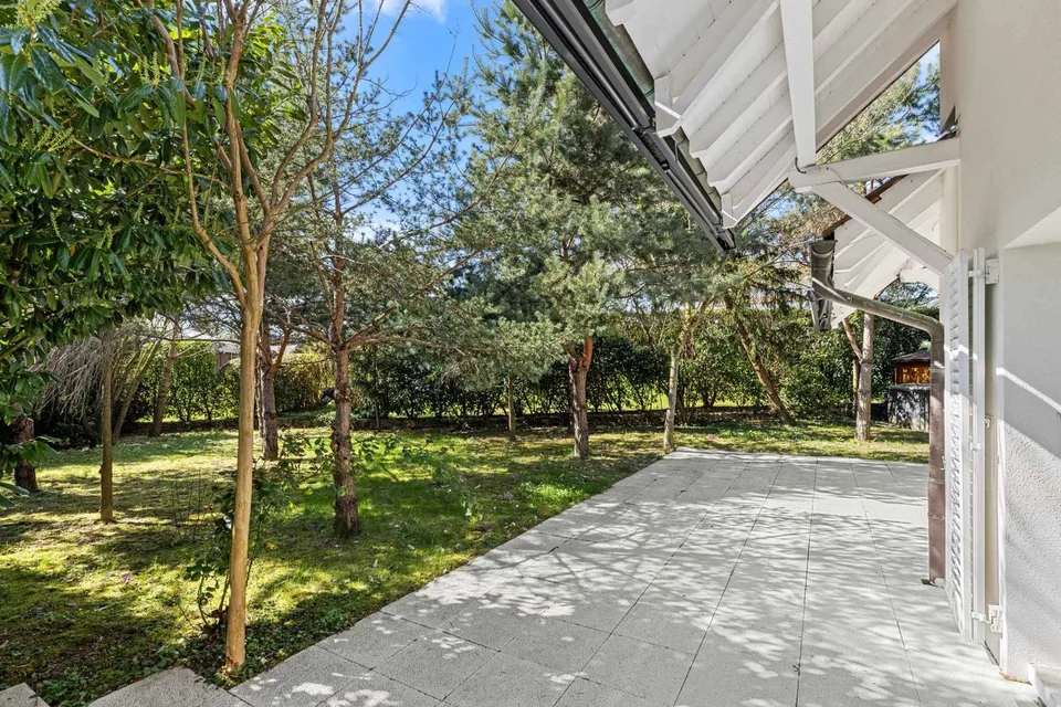 Elégante villa rénovée avec grand jardin à l'abri des regards et studio privé à Commugny
