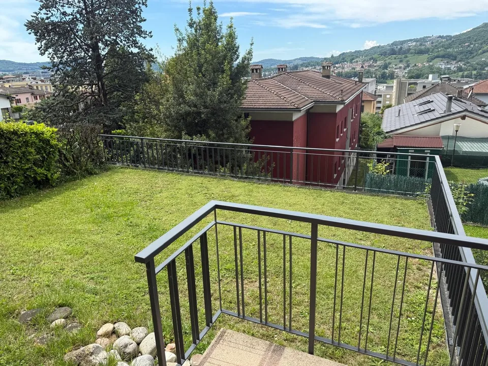 MENDRISIO: In zona tranquilla e residenziale, vendiamo ampia casa, luminosa e con vista aperta.