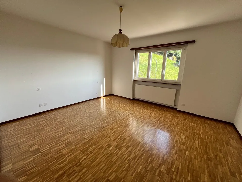 MENDRISIO: In zona tranquilla e residenziale, vendiamo ampia casa, luminosa e con vista aperta. – foto 15 di 22