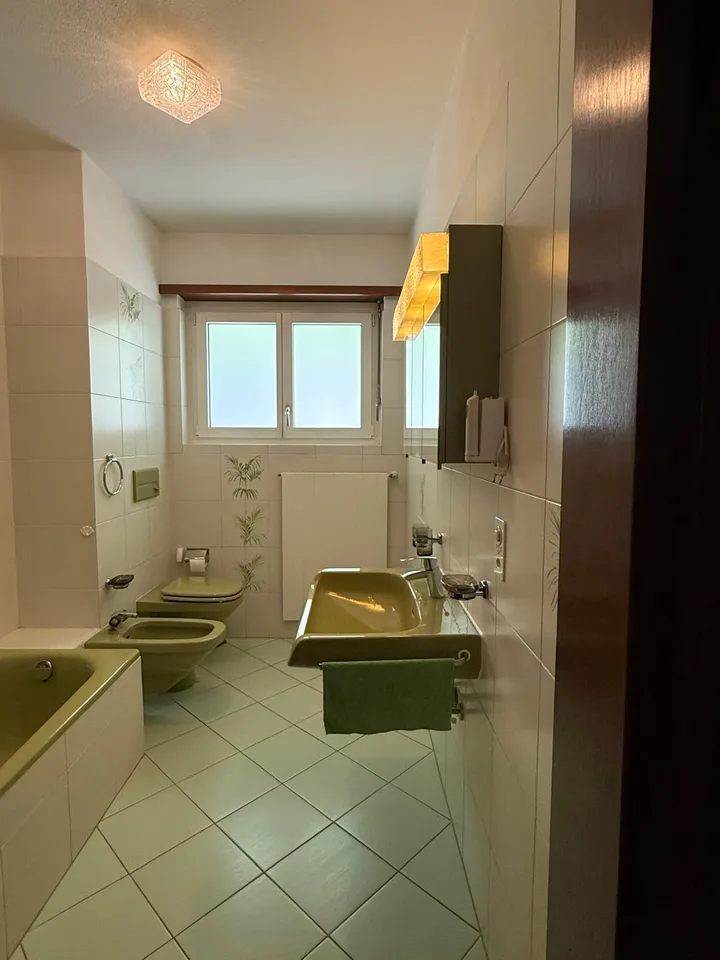 MENDRISIO: In zona tranquilla e residenziale, vendiamo ampia casa, luminosa e con vista aperta. – foto 19 di 22