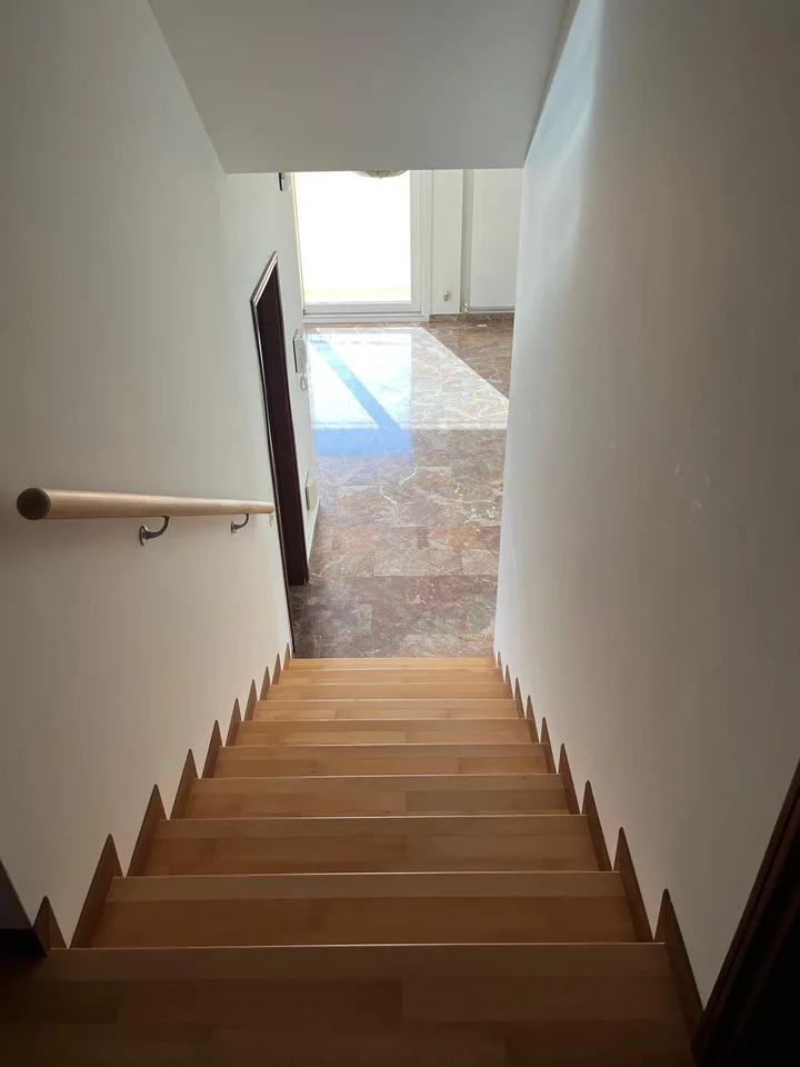 MENDRISIO: In zona tranquilla e residenziale, vendiamo ampia casa, luminosa e con vista aperta. – foto 12 di 22