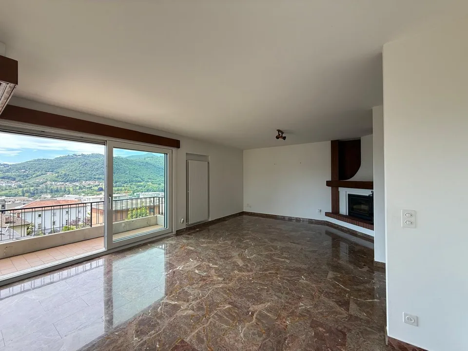MENDRISIO: In zona tranquilla e residenziale, vendiamo ampia casa, luminosa e con vista aperta. – foto 9 di 22