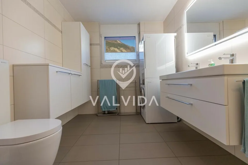 Offerta top: appartamento 4,5 locali con 2 balconi, garage & bagno per gli ospiti