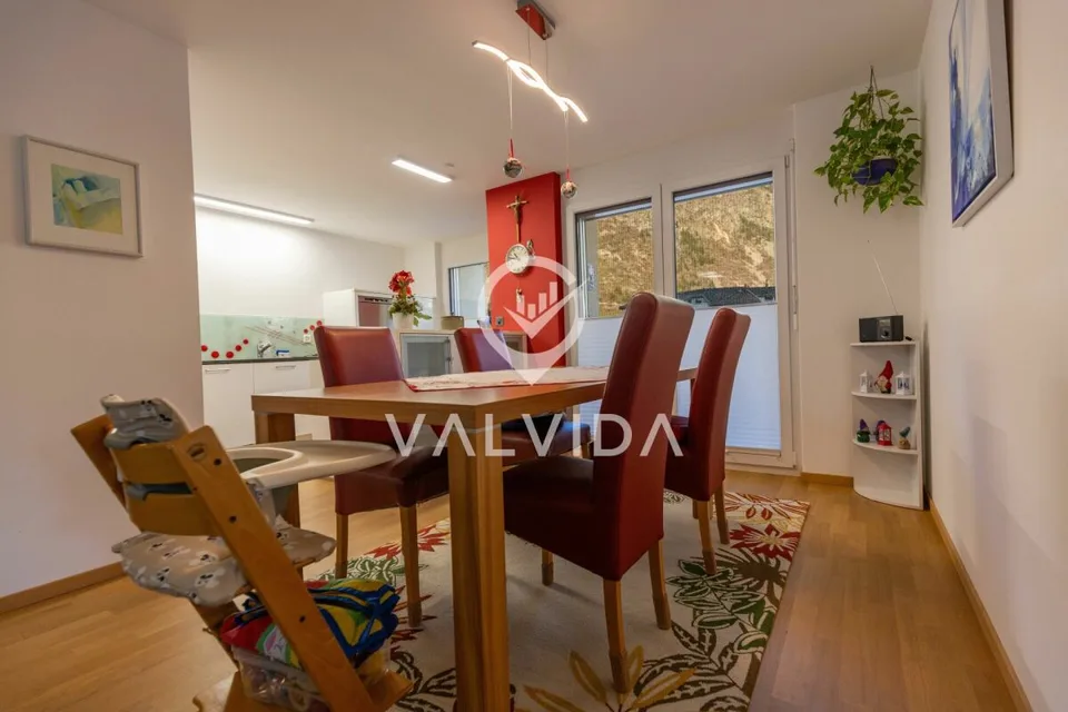 Offerta top: appartamento 4,5 locali con 2 balconi, garage & bagno per gli ospiti