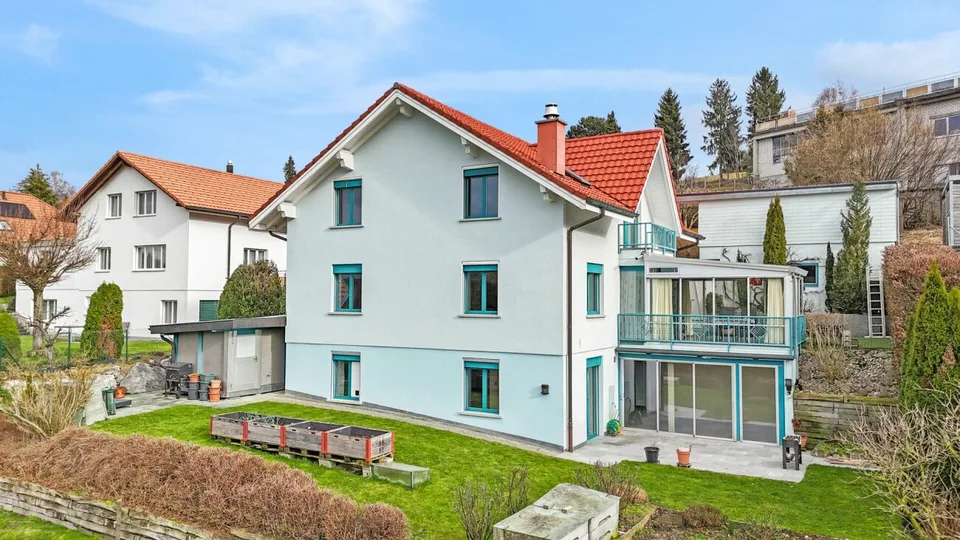 Helles 5.5 Z Einfamilienhaus mit 4.5 Z Einliegerwohnung und Weitsicht ins Grüne in St.Antoni – Foto 12 von 13