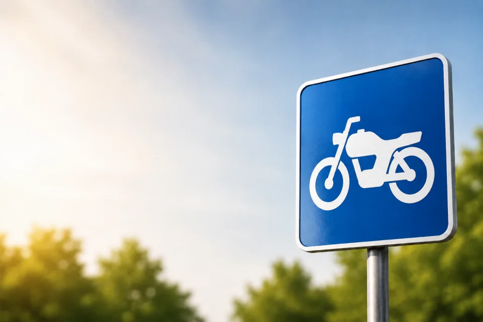 Motorradparkplätze in Einstellhalle zu verkaufen
