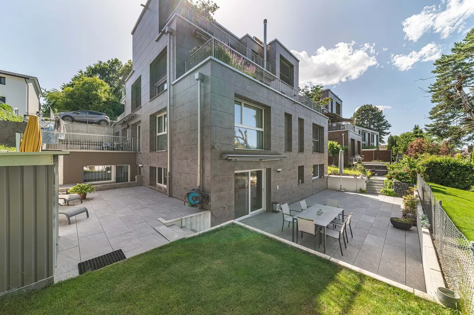 Ein Bijou – moderne 4.5-Zimmer-Gartenwohnung mit viel Privatsphäre
