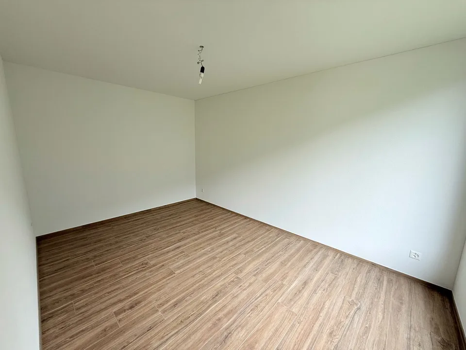 Moderne 4.5-Zimmer-Neubauwohnung im Erdgeschoss in Frutigen