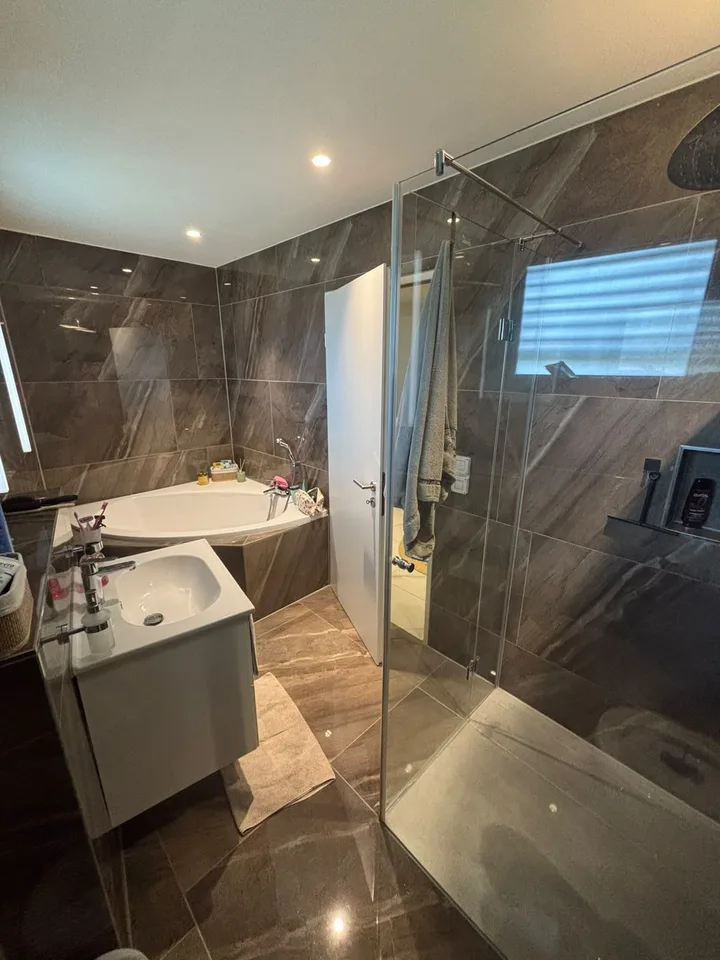 Casa unifamiliare 5.5 locali con appartamento annesso 2.5 locali | Costruita nel 2022 | 202 m² di spazio abitabile
