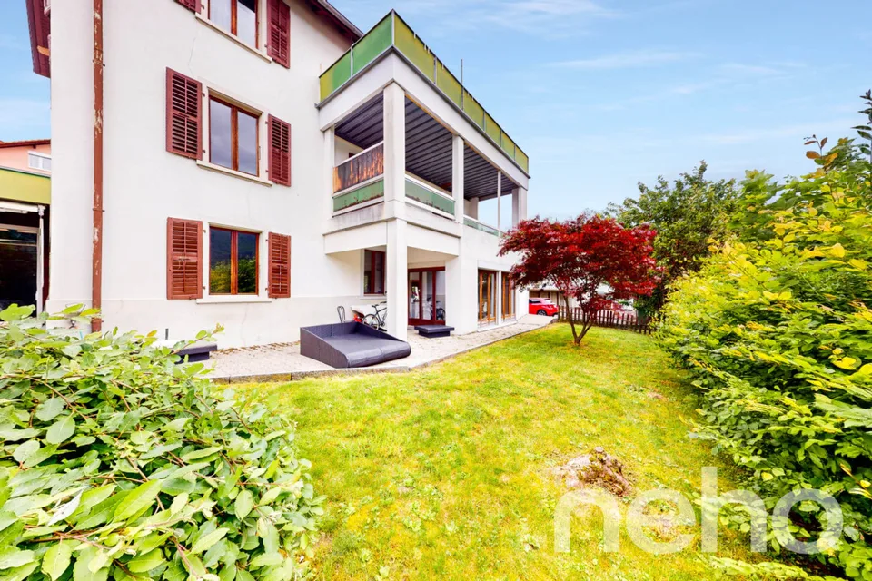 Immeuble de rendement | 13 garages | et Terrain constructible !