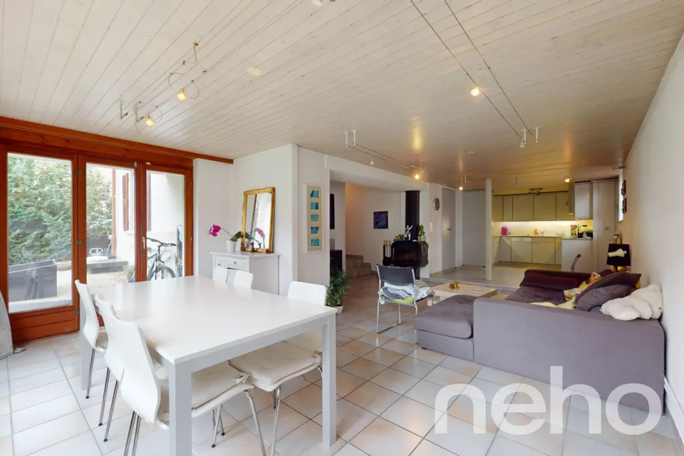 Immeuble de rendement | 13 garages | et Terrain constructible !