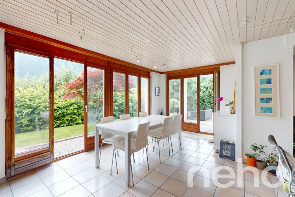 Immeuble de rendement | 13 garages | et Terrain constructible !