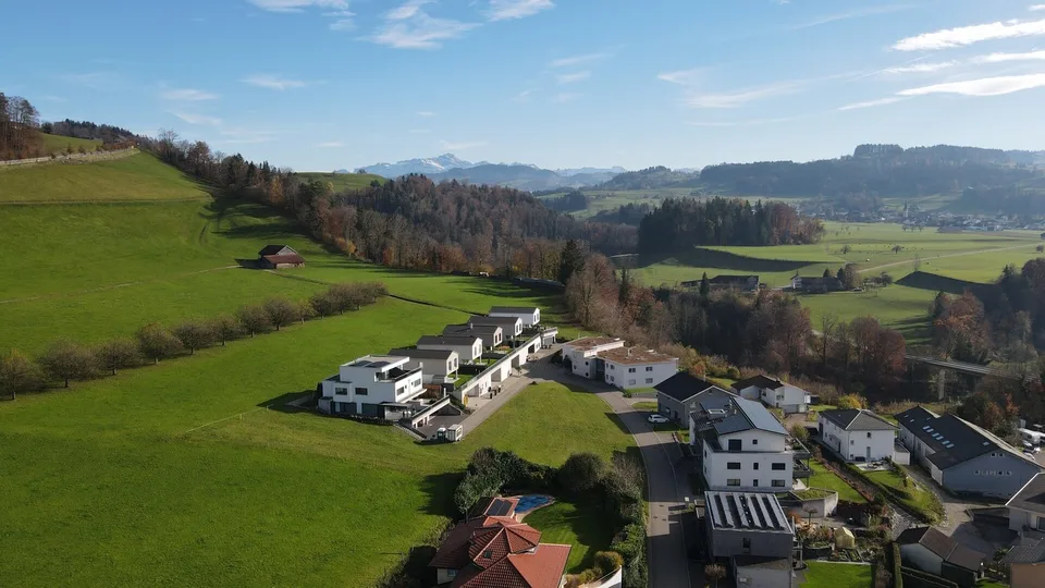 Terrain à bâtir attractif en situation surélevée