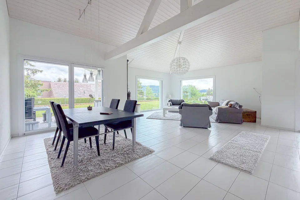 Meravigliosa casa indipendente di 3,5 locali, doppio garage e giardino