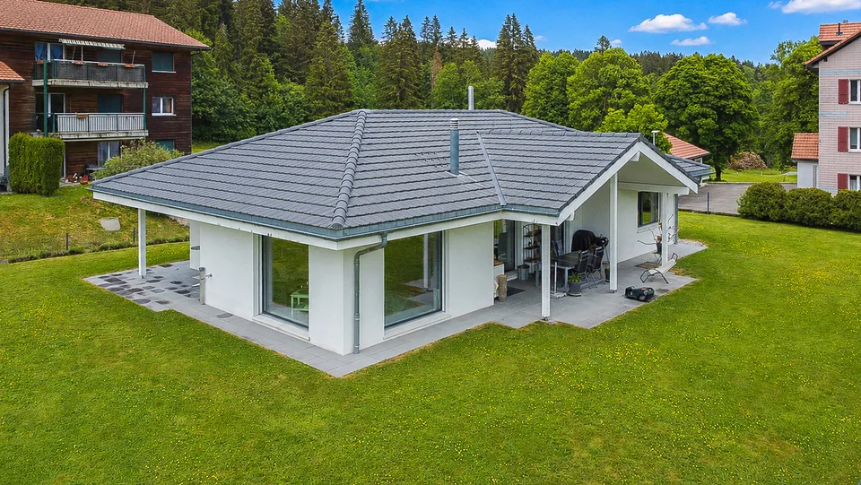 Magnifique maison individuelle de 3.5 pièces, double garage et jardin