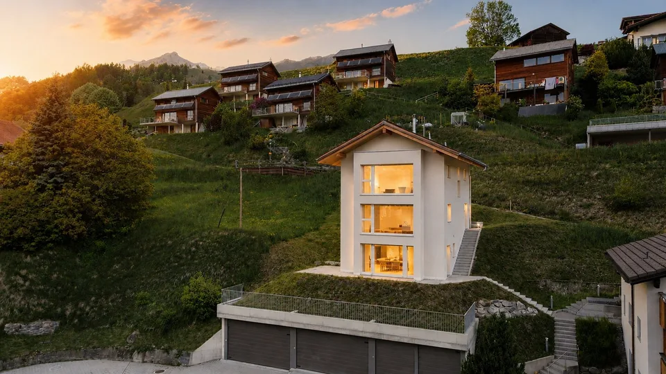 Casa unifamiliare con dependance e vista panoramica a Cumbel (Val Lumnezia)