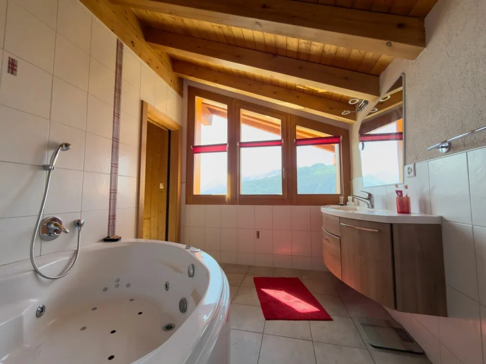 Magnificent Haus mit Panoramablick auf die Alpen – Foto 11 von 16