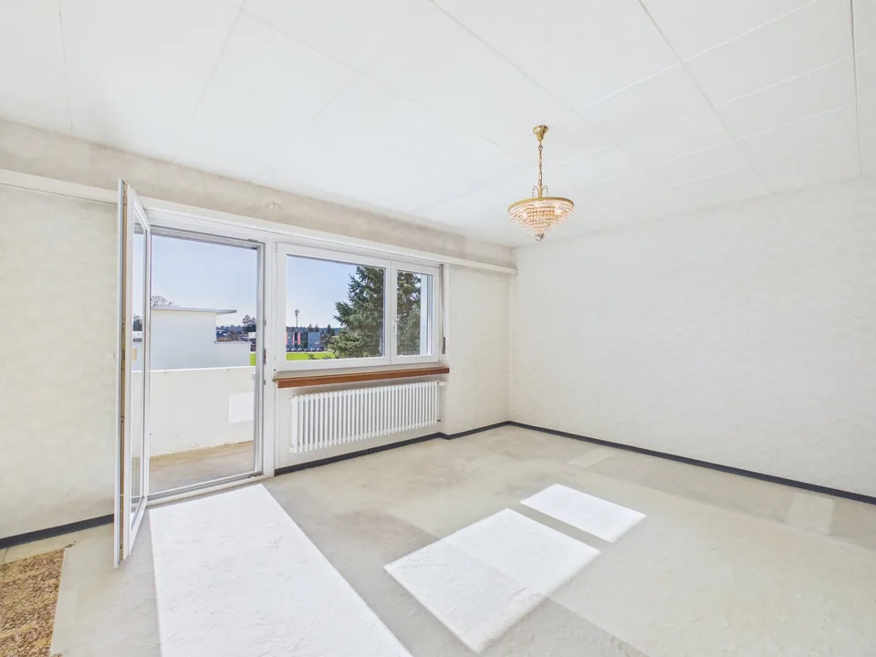 Appartamento di 4,5 locali con balcone, garage e grande potenziale di progettazione