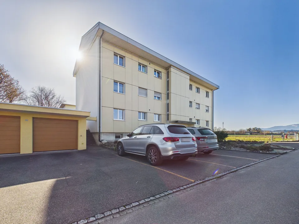Appartamento di 4,5 locali con balcone, garage e grande potenziale di progettazione
