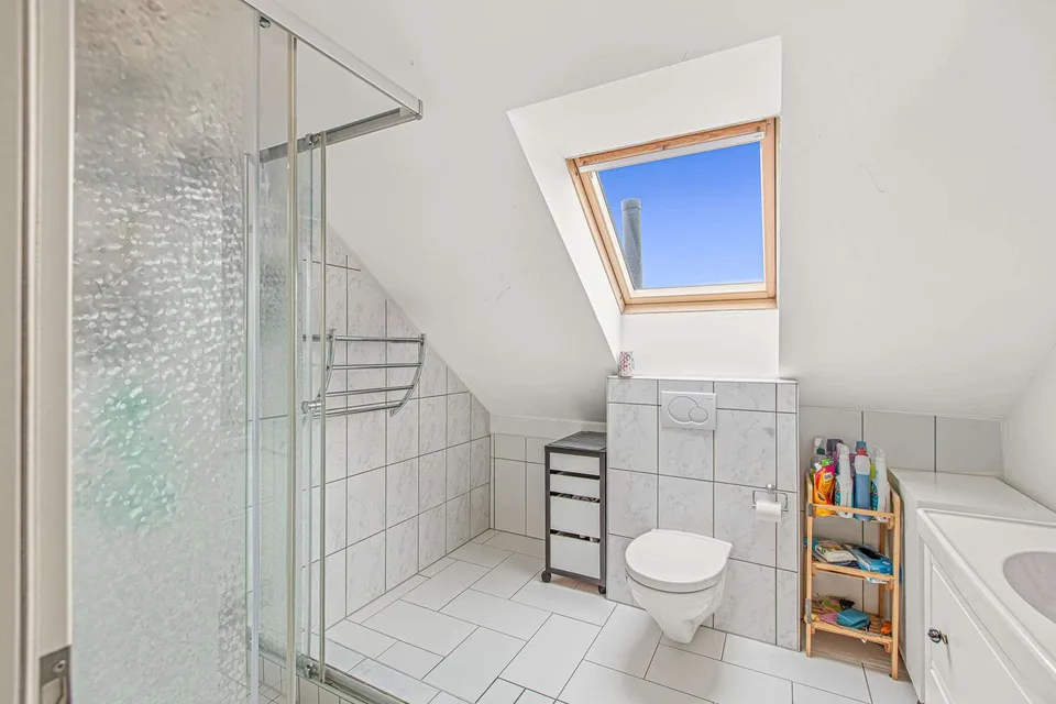 9.5 Zimmer DEFH mit Freiraum und Gestaltungspotenzial – Foto 9 von 12
