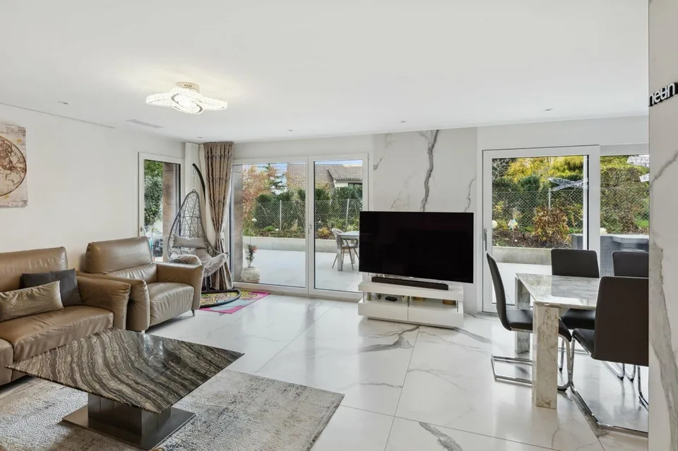 Venduto: Appartamento duplex di lusso 6.5 locali al piano terra / Nuovo con piscina 3 x 6 m