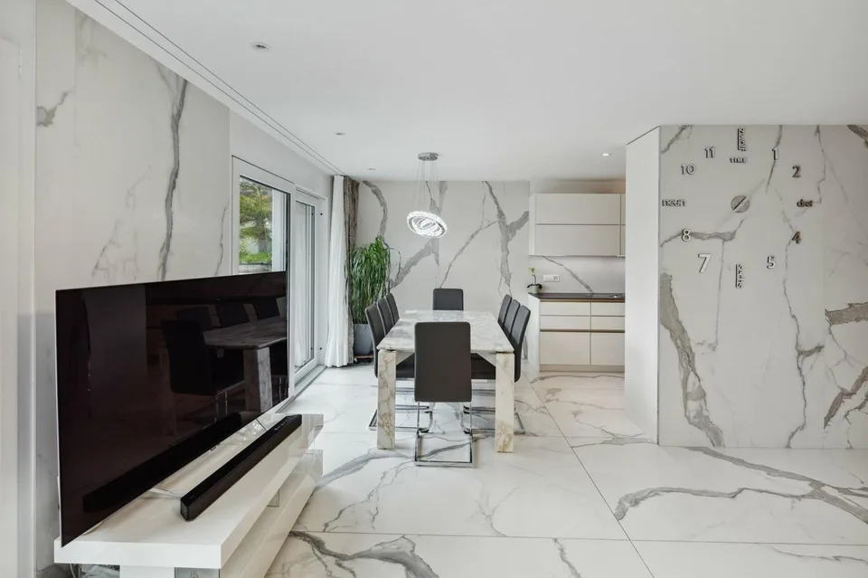 Venduto: Appartamento duplex di lusso 6.5 locali al piano terra / Nuovo con piscina 3 x 6 m