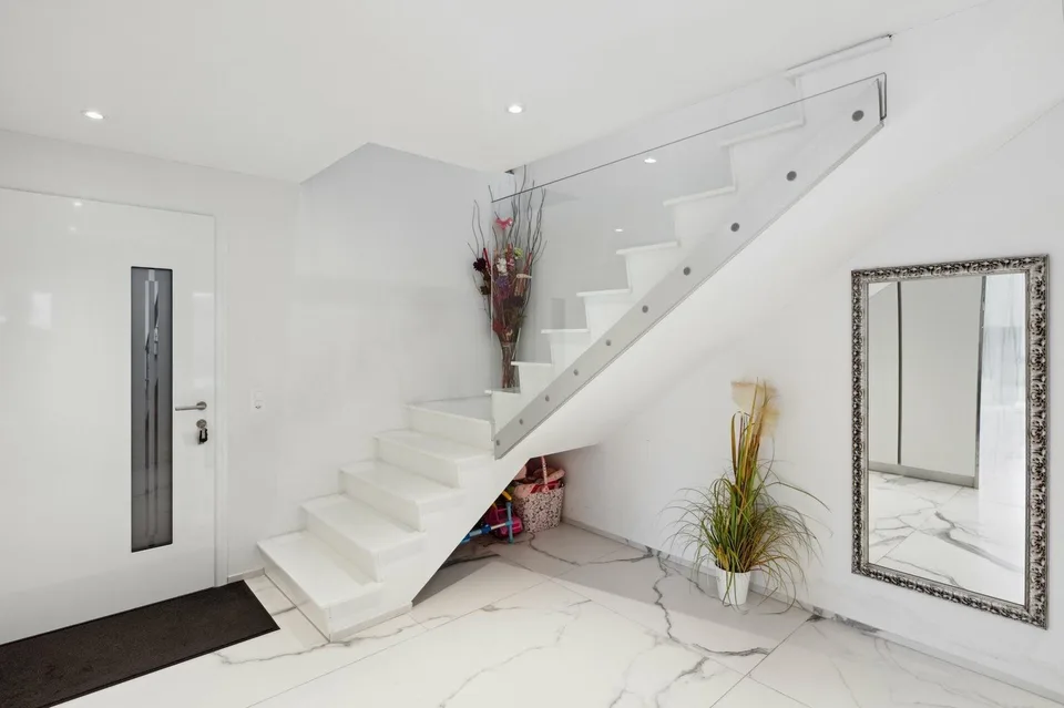 Venduto: Appartamento duplex di lusso 6.5 locali al piano terra / Nuovo con piscina 3 x 6 m