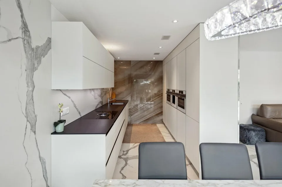 Venduto: Appartamento duplex di lusso 6.5 locali al piano terra / Nuovo con piscina 3 x 6 m
