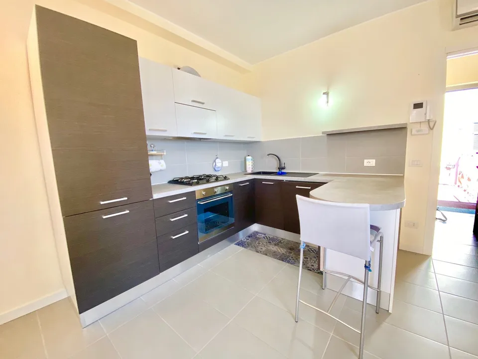 Neuwertige Maisonette-Wohnung in ruhiger und sonniger Lage mit schönem Meerblick, Pool und Wellness