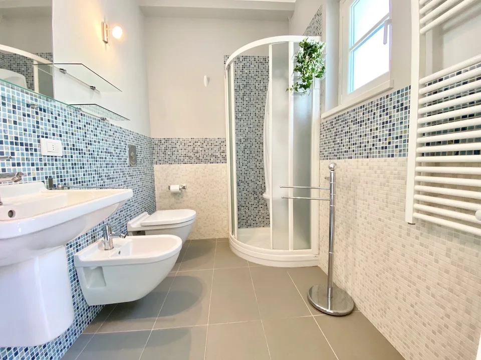 Neuwertige Maisonette-Wohnung in ruhiger und sonniger Lage mit schönem Meerblick, Pool und Wellness – Foto 9 von 13