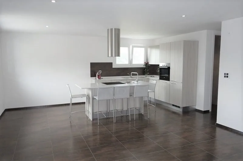 Zu verkaufen 2 Immobilien mit Rendite, bestehend aus 4 Wohnungen pro Immobilie, alle vermietet – Foto 8 von 20