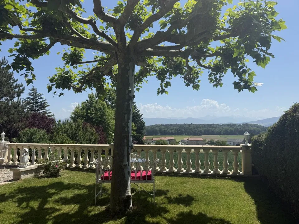 Villa individuale di eccezione con vista panoramica, piscina e posizione idilliaca